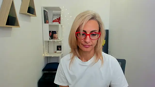 Snapshot of MuseOfStage chatting on March 2025 02:41:01 PM MuseOfStage online show from March 2025 02:41:01 PM