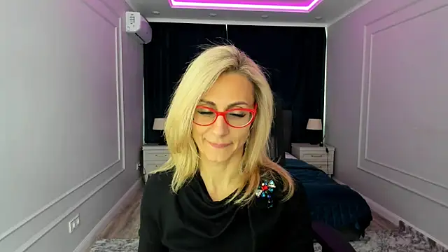 Snapshot of MuseOfStage chatting on March 2025 11:42:01 AM MuseOfStage online show from March 2025 11:42:01 AM