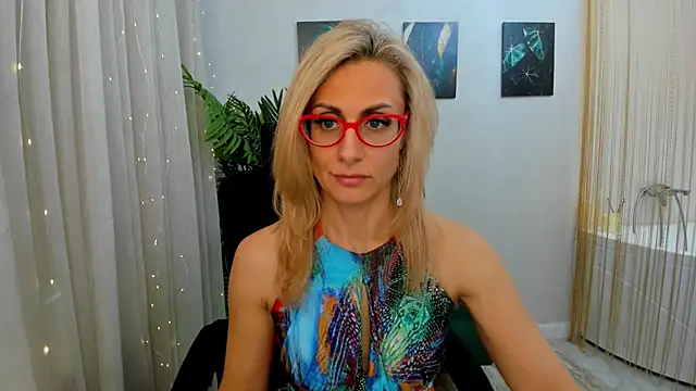 Snapshot of MuseOfStage chatting on March 2025 11:28:02 AM MuseOfStage online show from March 2025 11:28:02 AM