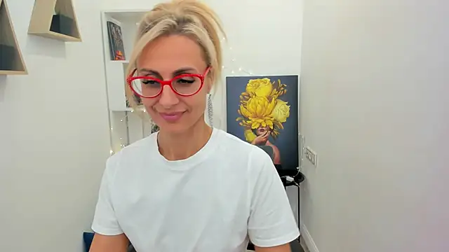 Snapshot of MuseOfStage chatting on March 2025 02:32:02 PM MuseOfStage online show from March 2025 02:32:02 PM