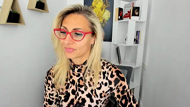 Snapshot of MuseOfStage chatting on September 2025 11:32:02 AM MuseOfStage online show from September 2025 11:32:02 AM