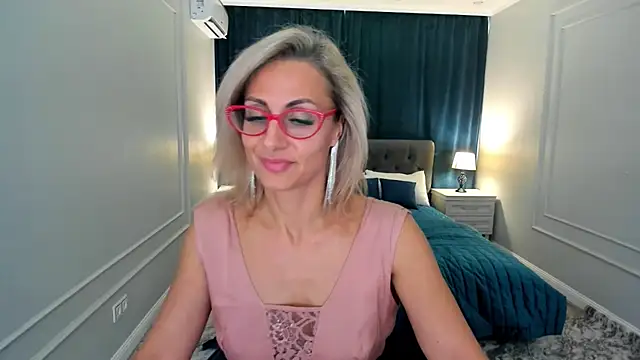 Snapshot of MuseOfStage chatting on October 2025 11:52:01 AM MuseOfStage online show from October 2025 11:52:01 AM