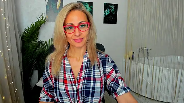 Snapshot of MuseOfStage chatting on October 2025 11:30:01 AM MuseOfStage online show from October 2025 11:30:01 AM