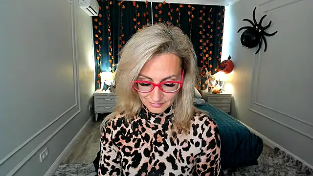 Snapshot of MuseOfStage chatting on October 2025 11:31:01 AM MuseOfStage online show from October 2025 11:31:01 AM