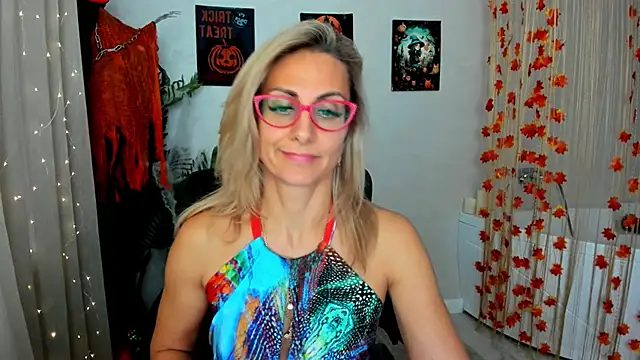 Snapshot of MuseOfStage chatting on October 2025 11:54:02 AM MuseOfStage online show from October 2025 11:54:02 AM