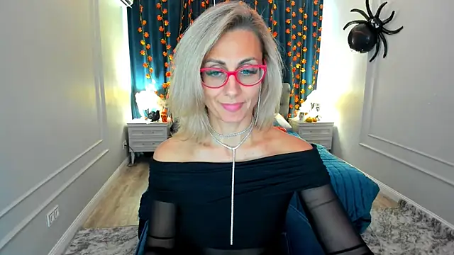 Snapshot of MuseOfStage chatting on October 2025 12:19:01 PM MuseOfStage online show from October 2025 12:19:01 PM