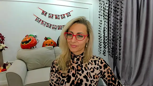 Snapshot of MuseOfStage chatting on October 2025 11:44:02 AM MuseOfStage online show from October 2025 11:44:02 AM