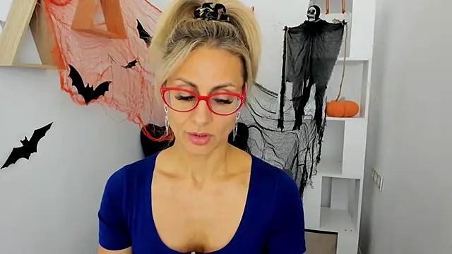 Snapshot of MuseOfStage chatting on October 2025 10:05:01 AM MuseOfStage online show from October 2025 10:05:01 AM