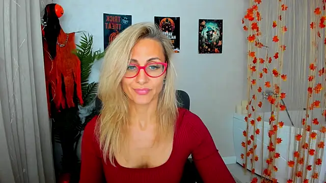 Snapshot of MuseOfStage chatting on October 2025 11:42:01 AM MuseOfStage online show from October 2025 11:42:01 AM