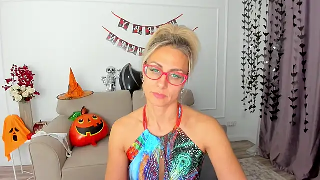 Snapshot of MuseOfStage chatting on October 2025 11:47:01 AM MuseOfStage online show from October 2025 11:47:01 AM