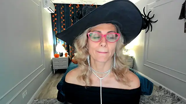 Snapshot of MuseOfStage chatting on October 2025 11:55:02 AM MuseOfStage online show from October 2025 11:55:02 AM