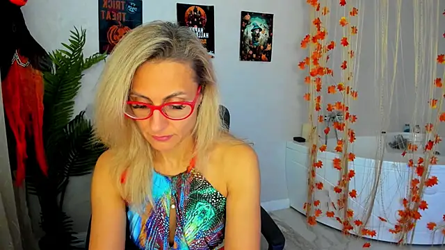 Snapshot of MuseOfStage chatting on November 2025 11:34:02 AM MuseOfStage online show from November 2025 11:34:02 AM