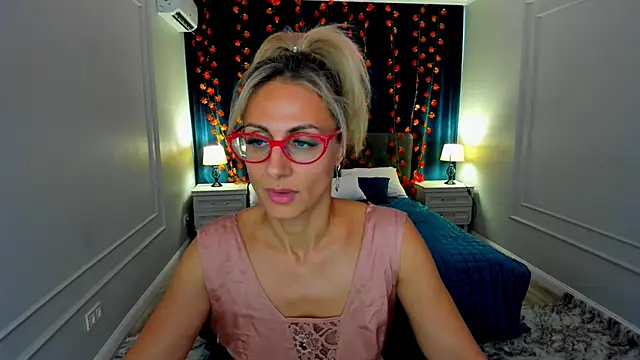 Snapshot of MuseOfStage chatting on November 2025 11:09:02 AM MuseOfStage online show from November 2025 11:09:02 AM