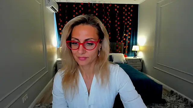 Snapshot of MuseOfStage chatting on November 2025 12:31:02 PM MuseOfStage online show from November 2025 12:31:02 PM