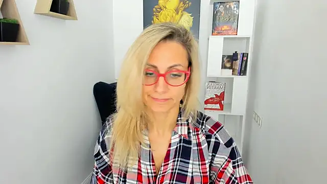 Snapshot of MuseOfStage chatting on November 2025 11:32:02 AM MuseOfStage online show from November 2025 11:32:02 AM