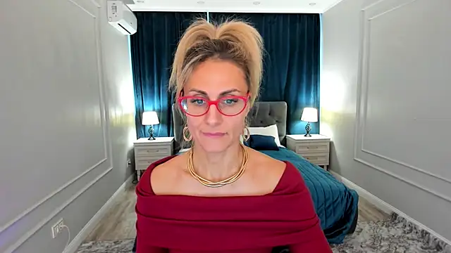 Snapshot of MuseOfStage chatting on December 2025 11:26:02 AM MuseOfStage online show from December 2025 11:26:02 AM