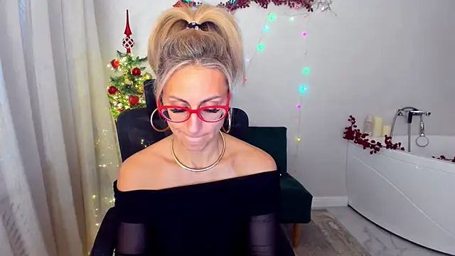 Snapshot of MuseOfStage chatting on December 2025 11:26:02 AM MuseOfStage online show from December 2025 11:26:02 AM