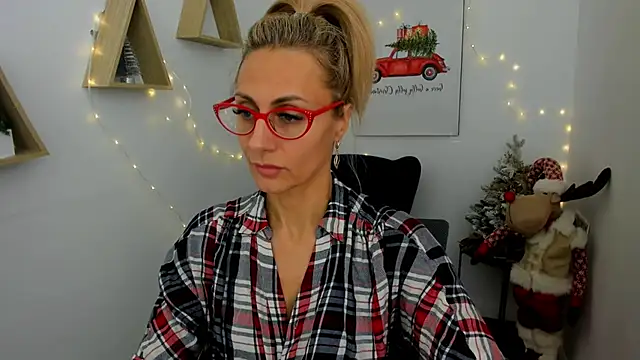 Snapshot of MuseOfStage chatting on December 2025 10:41:02 AM MuseOfStage online show from December 2025 10:41:02 AM