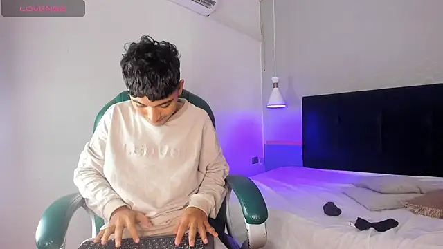 Austin Cardieff online show from January 2025 03:43:01 AM