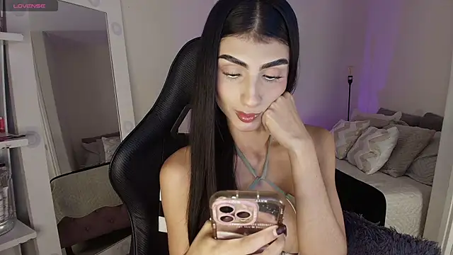 Snapshot of April_Scarlett chatting on June 2026 12:57:02 AM April Scarlett online show from June 2026 12:57:02 AM