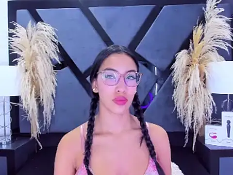 KylieWhite online show from February 2025 01:00:02 PM