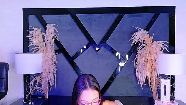 KylieWhite online show from November 2025 01:37:02 PM