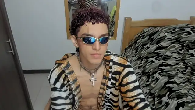 Snapshot of skinnypipe chatting on October 2025 11:43:01 AM skinnypipe online show from October 2025 11:43:01 AM