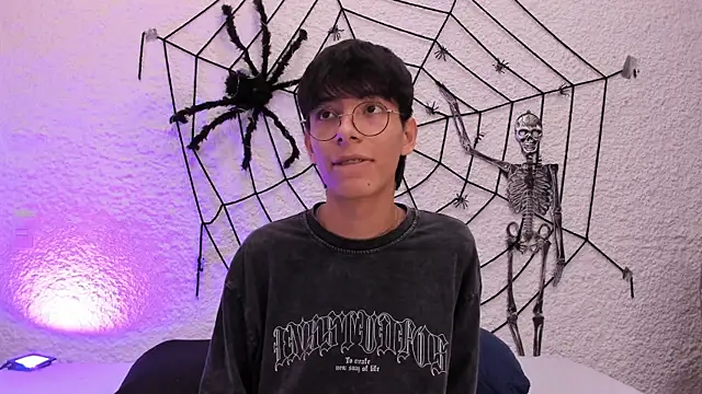 alexandersawyer online show from October 2025 04:11:01 AM