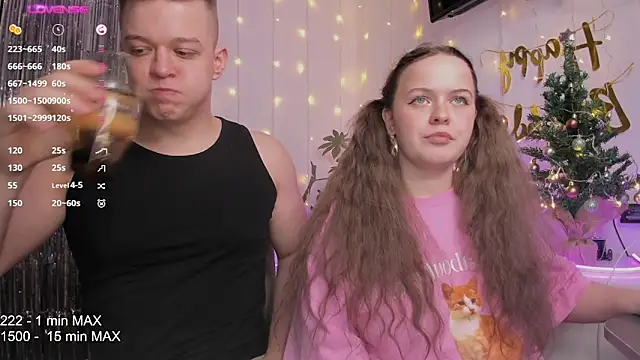 Snapshot of Hanna_and_Justin chatting on December 2024 08:38:02 PM Hanna and Justin online show from December 2024 08:38:02 PM