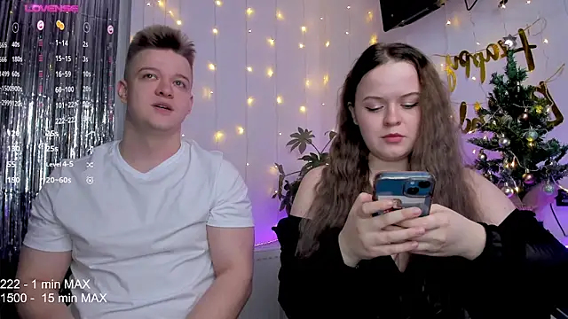 Snapshot of Hanna_and_Justin chatting on December 2024 06:42:02 PM Hanna and Justin online show from December 2024 06:42:02 PM