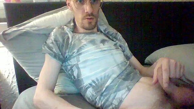 Snapshot of passif520 chatting on March 2025 08:43:01 PM passif520 online show from March 2025 08:43:01 PM