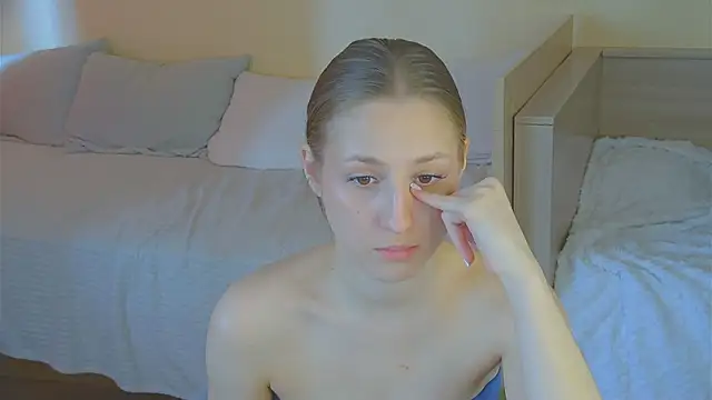 BritneyCruze online show from April 2026 09:57:02 AM