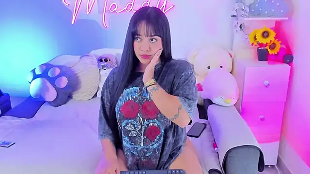 MaddyParisi online show from March 2025 05:05:02 AM