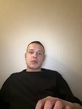 Snapshot of pretty_roman chatting on April 2026 05:37:01 PM pretty roman online show from April 2026 05:37:01 PM