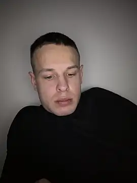 Snapshot of pretty_roman chatting on April 2026 08:01:02 PM pretty roman online show from April 2026 08:01:02 PM