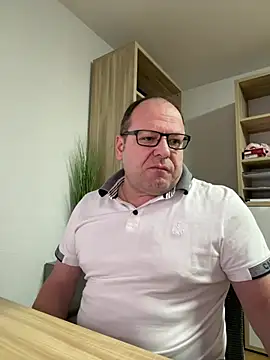 coupleLatinaLovers online show from February 2025 05:18:02 AM