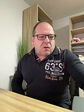 coupleLatinaLovers online show from February 2025 05:52:01 AM