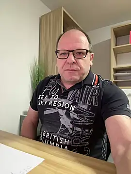 coupleLatinaLovers online show from February 2025 06:06:01 AM