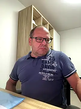 coupleLatinaLovers online show from September 2025 04:45:02 AM