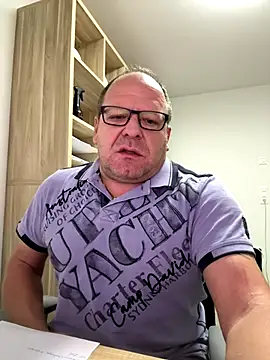 coupleLatinaLovers online show from October 2025 04:57:01 AM