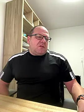 coupleLatinaLovers online show from January 2026 06:40:01 AM