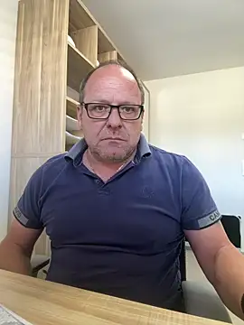 Snapshot of coupleLatinaLovers chatting on April 2026 10:06:01 AM coupleLatinaLovers online show from April 2026 10:06:01 AM