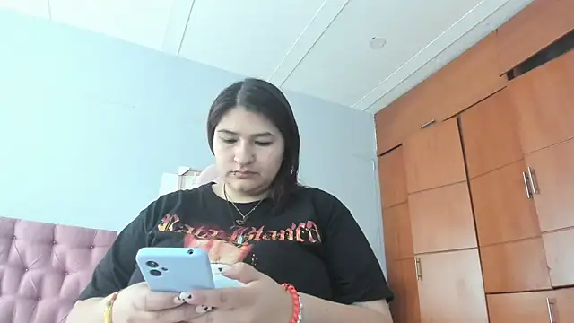  69HONRY online show from December 2024 01:32:02 PM