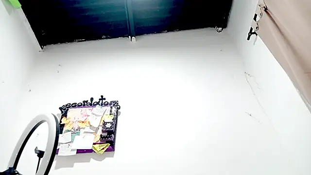 PetiteIvoryQueen19 online show from October 2025 04:13:01 AM