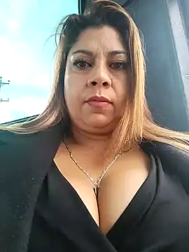 Laura-Hernandez online show from February 2025 01:22:01 PM