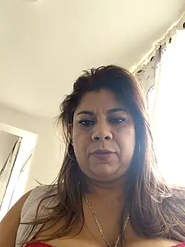 Laura-Hernandez online show from April 2026 06:01:01 PM