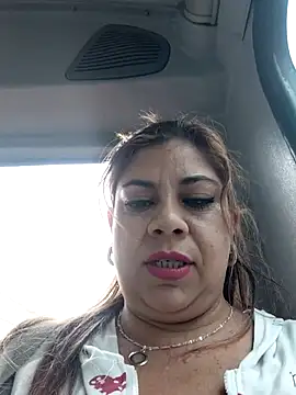 Snapshot of Laura-Hernandez chatting on June 2026 04:11:01 PM Laura-Hernandez online show from June 2026 04:11:01 PM