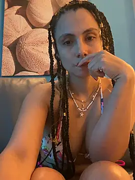 Snapshot of MafeeRoss chatting on April 2026 01:27:02 PM MafeeRoss online show from April 2026 01:27:02 PM