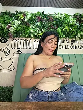 Snapshot of Abril10_ chatting on June 2026 11:16:02 PM Abril10 online show from June 2026 11:16:02 PM