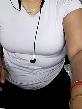 Snapshot of QueenHaryana chatting on April 2026 09:40:02 AM QueenHaryana online show from April 2026 09:40:02 AM